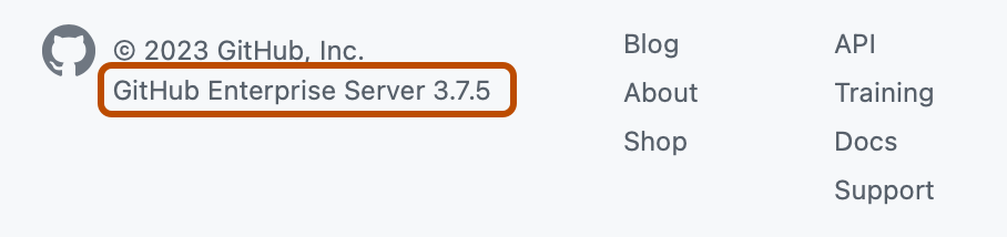 Screenshot der Fußzeile von GitHub Enterprise Server. „GitHub Enterprise Server 3.7.5“ ist mit einem orangefarbenen Rahmen hervorgehoben.