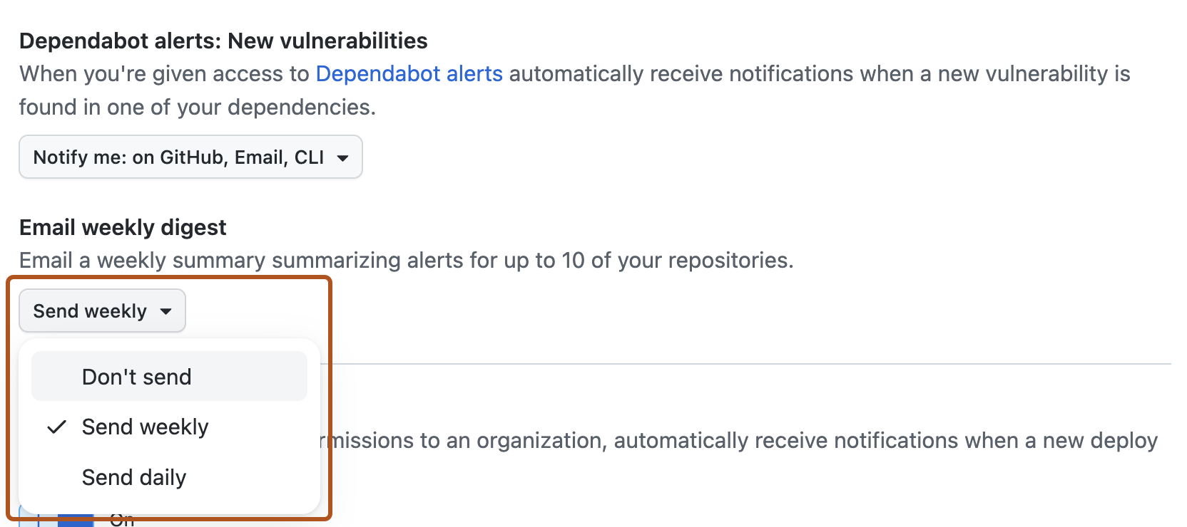 Screenshot: Benachrichtigungsoptionen für Dependabot alerts. Ein Dropdownmenü mit Optionen für die Benachrichtigungshäufigkeit ist orange umrandet.